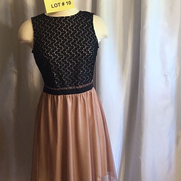 Sleeveless dress by SPEECHLESS lace top, tule skrt - Picture 3 of 15